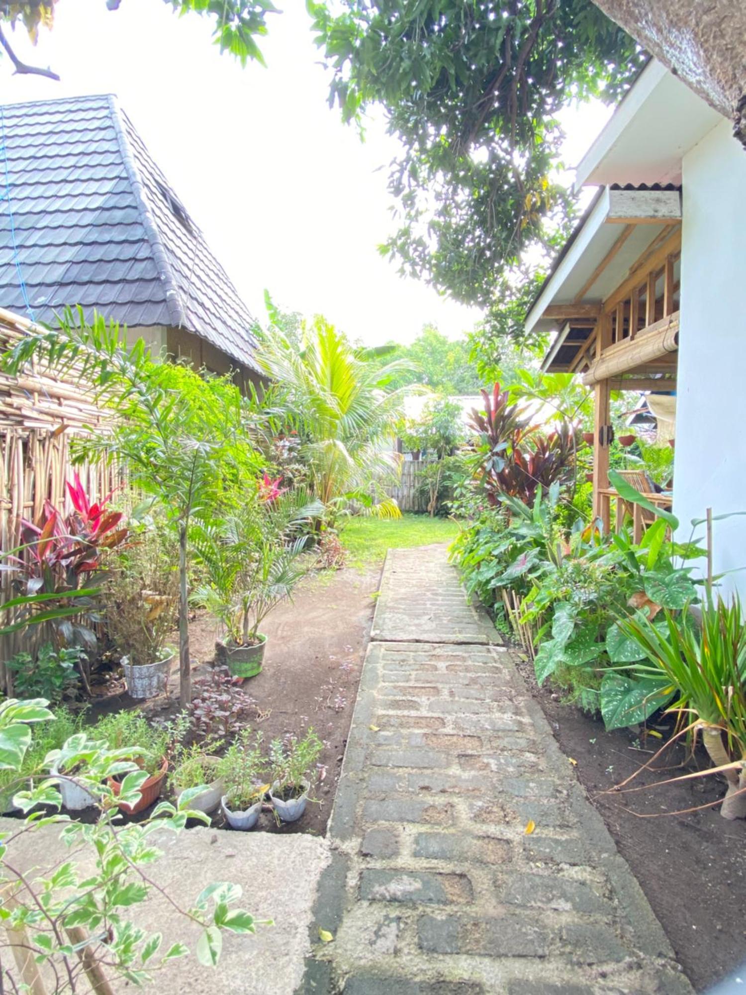 Marta House Gili Air Hotel Exterior photo